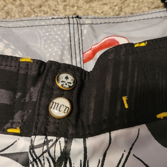 Men's MCD reversible Board Shorts size 34 - Picture 3 of 10